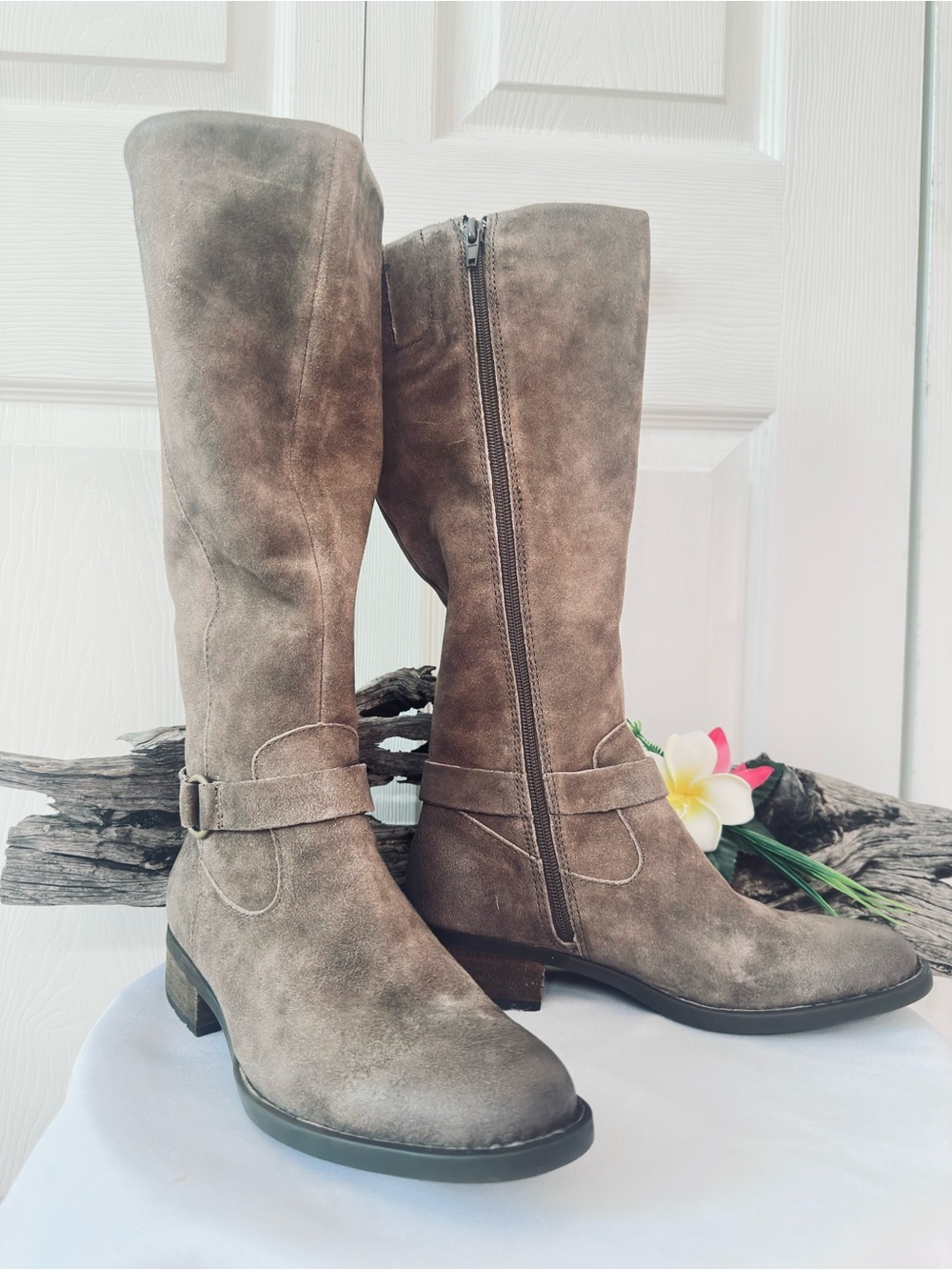 BORN ~ Brown Leather Round Toe Wide Calf Knee-High Boots w/Inner Zipper size 7.5